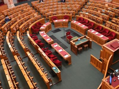 Az Országgyűlés elfogadta a rezsicsökkentés és a honvédelem költségvetését