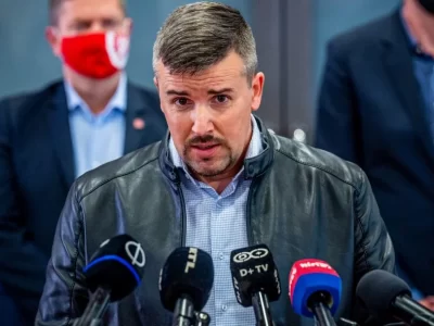 Kilép a Jobbikból és a párt frakciójából Jakab Péter