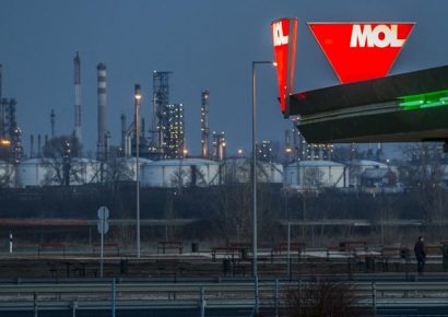 Korlátozást vezet be a Mol péntektől, vége a korlátlan tankolásnak