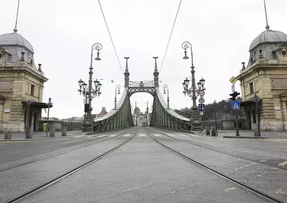 A Szabadság híd lezárása miatt több villamos közlekedése változik a hétvégén