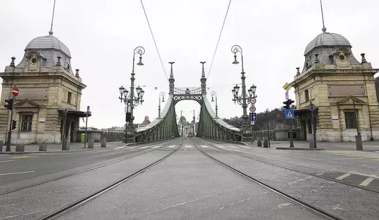 A Szabadság híd lezárása miatt több villamos közlekedése változik a hétvégén