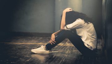 Miért fáj jobban a derék karácsony előtt? Az ünnepi stresszről is üzen a test