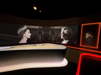Szeptember 19-én élő közvetítéssel és Tények különkiadással tiszteleg II. Erzsébet királynő előtt a TV2