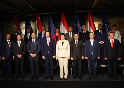 Bemutatta árnyékkormánya tagjai Dobrev Klára