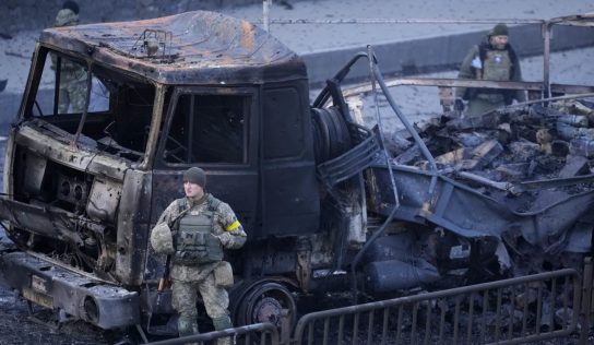 Újabb áldozatait szedi az ukrajnai háború – Tizenketten sérültek meg, miután az orosz erők eltaláltak egy többszintes házat