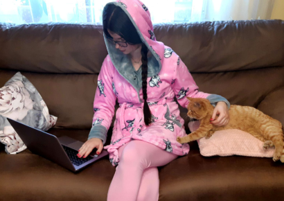 Otthoni munkavégzés elrendelésénél a munkaadó is beszállhat a dolgozó rezsijébe