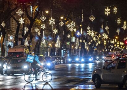 Megszavazták: Nem lesz karácsonyi díszkivilágítás a főváros által kezelt utcákban
