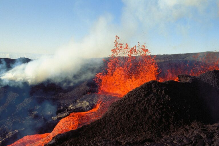 Közel négy évtized után ismét kitört a világ legnagyobb aktív vulkánja Hawaii szigetén