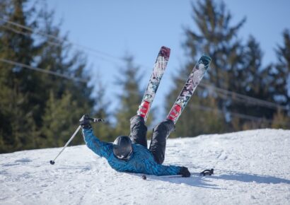 Figyelmeztet a biztosító: Több millió forintot fizethet az, aki biztosítás nélkül szenved síbalesetet külföldön