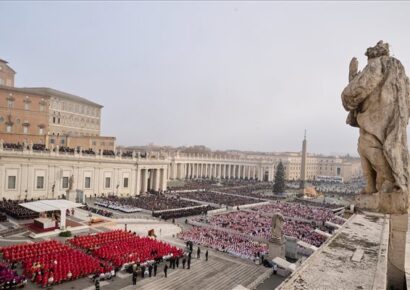 Végső búcsút vettek XVI. Benedek korábbi pápától – Fotó!