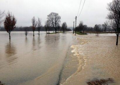 Egyre több helyen lépnek ki a folyók a medrükből, harmadfokú készültség van a Sajón és a Tarnán is – Fotó!