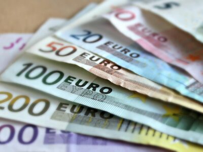 Szlovéniában idén 1254 euróra, mintegy 782 ezer forintra emelkedik a bruttó minimálbér