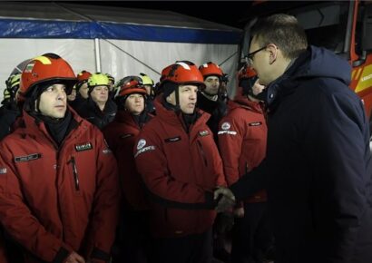 Egyre több embert menekítenek ki a magyar mentőcsapatok a törökországi földrengés helyszínén