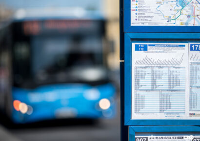 Március 15-n változnak a vonatok, a buszok és a HÉV-szerelvények közlekedési rendje