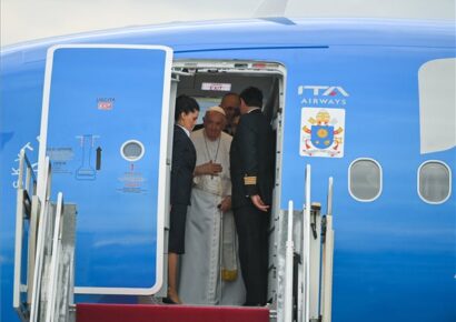 Ferenc pápa elutazott Budapestről