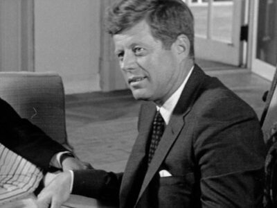 A 60 éve meggyilkolt John F. Kennedyről Az amerikai álom (vége) címmel könyv jelent meg