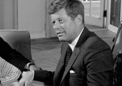 A 60 éve meggyilkolt John F. Kennedyről Az amerikai álom (vége) címmel könyv jelent meg