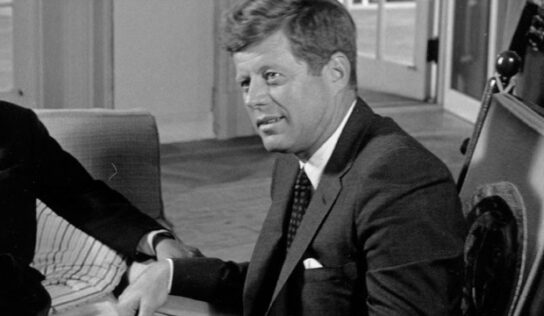 A 60 éve meggyilkolt John F. Kennedyről Az amerikai álom (vége) címmel könyv jelent meg