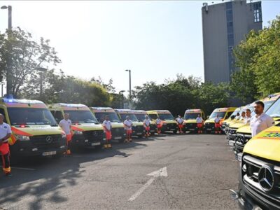 Tizenkilenc új mentőautó állt szolgálatba az Országos Mentőszolgálatnál
