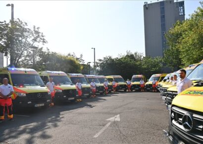 Tizenkilenc új mentőautó állt szolgálatba az Országos Mentőszolgálatnál