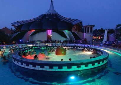 Félszáz fürdőben lesz Strandok éjszakája szombaton