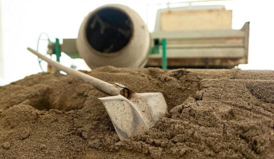 Az Európai Bizottság pert indít Magyarországgal szemben az építőanyagárak rögzítése miatt