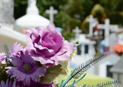 Változtak a temetési szokások: Egyre több az olcsóbb, urnás temetés