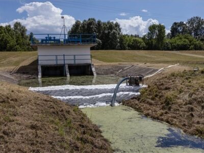 A gátakat megerősítve várják a Dráva tetőzését Drávaszabolcs térségében a vízügyi szakemberek