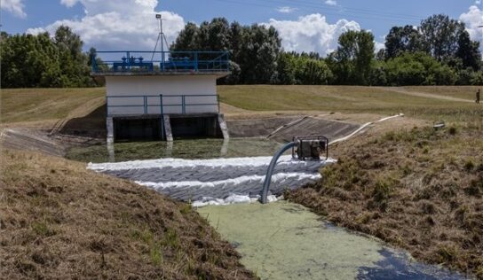 A gátakat megerősítve várják a Dráva tetőzését Drávaszabolcs térségében a vízügyi szakemberek