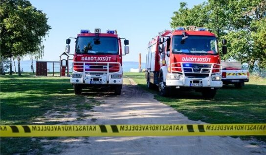 A Balatonba zuhant egy rendőrségi helikopter – Fotók!