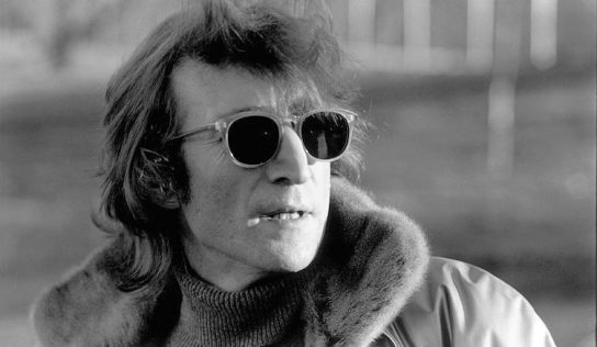 Kiefer Sutherland lesz a narrátora a John Lennonról szóló dokumentumfilm-sorozatnak
