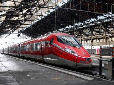 Olaszországban egynapos országos sztrájk kezdődött; a vasúti és légi járatok közül is többet töröltek