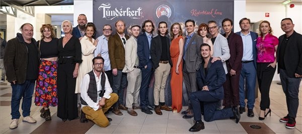 A Tündérkert történelmi filmsorozat október 13-án debütál a Dunán