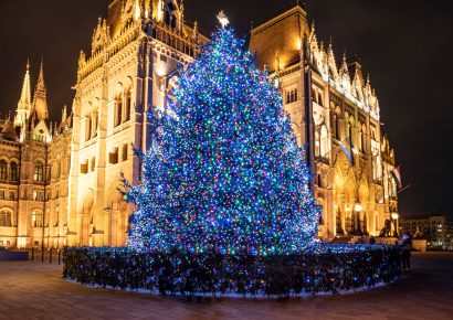 A tervek szerint, hétfő reggel érkezik az ország karácsonyfája az Országház elé