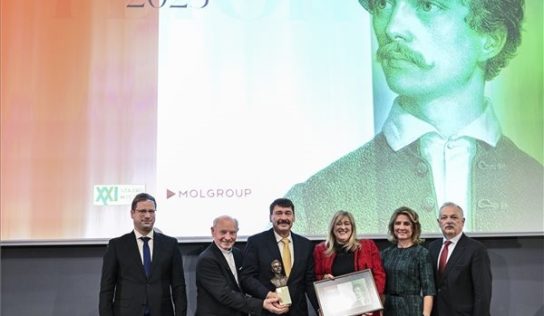 Áder János volt államfő kapta idén a Petőfi-díjat