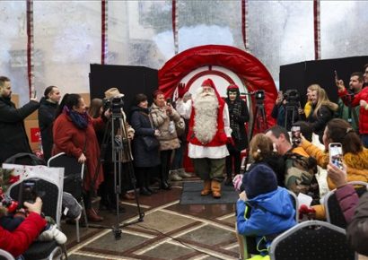 Megérkezett Budapestre a lappföldi Mikulás – Fotók!