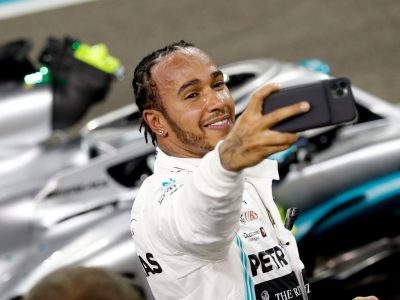 Most már hivatalos! Hamilton a Ferrarihoz szerződik