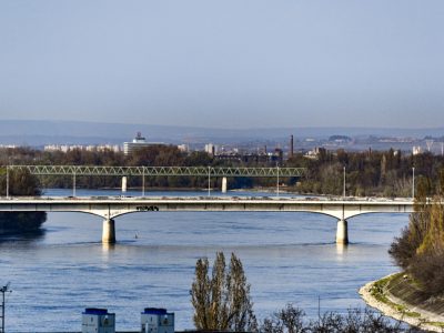Felújítás miatt egy sávot lezárnak az Árpád hídon Pest felé