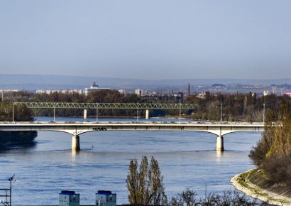 Felújítás miatt egy sávot lezárnak az Árpád hídon Pest felé
