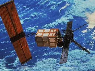 Kína jelátvivővel felszerelt műholdat indított a Hold „sötét oldalára”