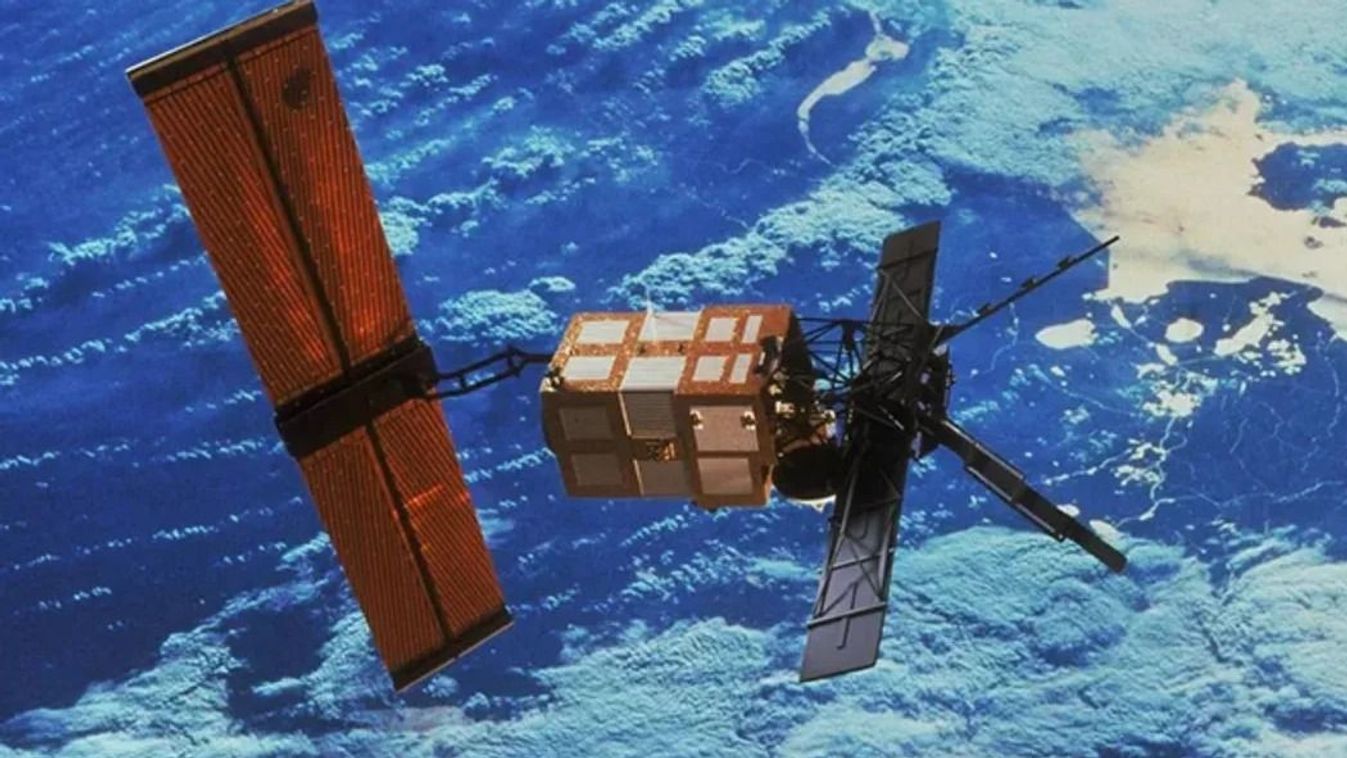 Kína jelátvivővel felszerelt műholdat indított a Hold „sötét oldalára”