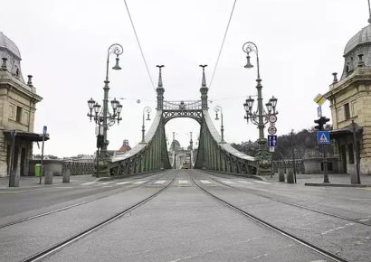 Az éjszaka mossák a Szabadság hidat