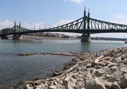 A dunai közlekedés és fürdőzés veszélyeire figyelmeztet a rendőrség