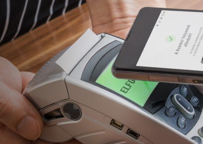 Fejlődik a pénzforgalom, indul a qvik fizetés