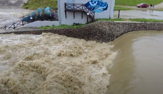 A Rábán a szokatlanul lassan levonuló árvíz fokozott figyelmet kíván