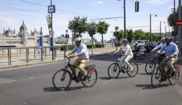 Tizedszer rajtol el Budapestről a V4-kerékpárverseny szombaton