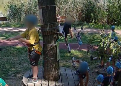 Nem ismerte el bűnösségét a Szolnoki Kalandparkban gyermeket bántalmazó férfi