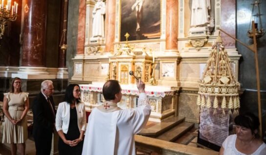 Elhelyezték az aratókoszorút a Szent István-bazilikában