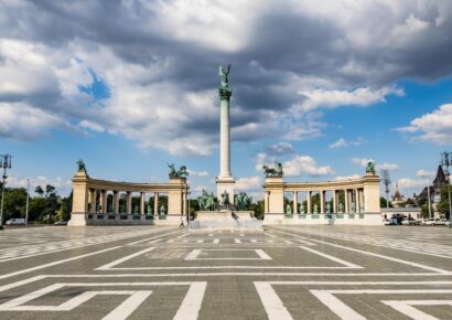 Koncert miatt forgalomkorlátozás lesz a Hősök tere környékén szombaton