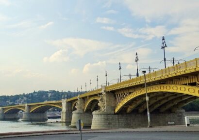 Petíció indult a Margit híd egy éve megrongált koronáinak helyreállításáért